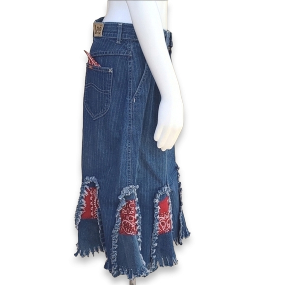VINTAGE Upcycled Denim Skirt S Lee Jeans Red Bandana Trend Handmade Pintucked - Picture 7 of 14